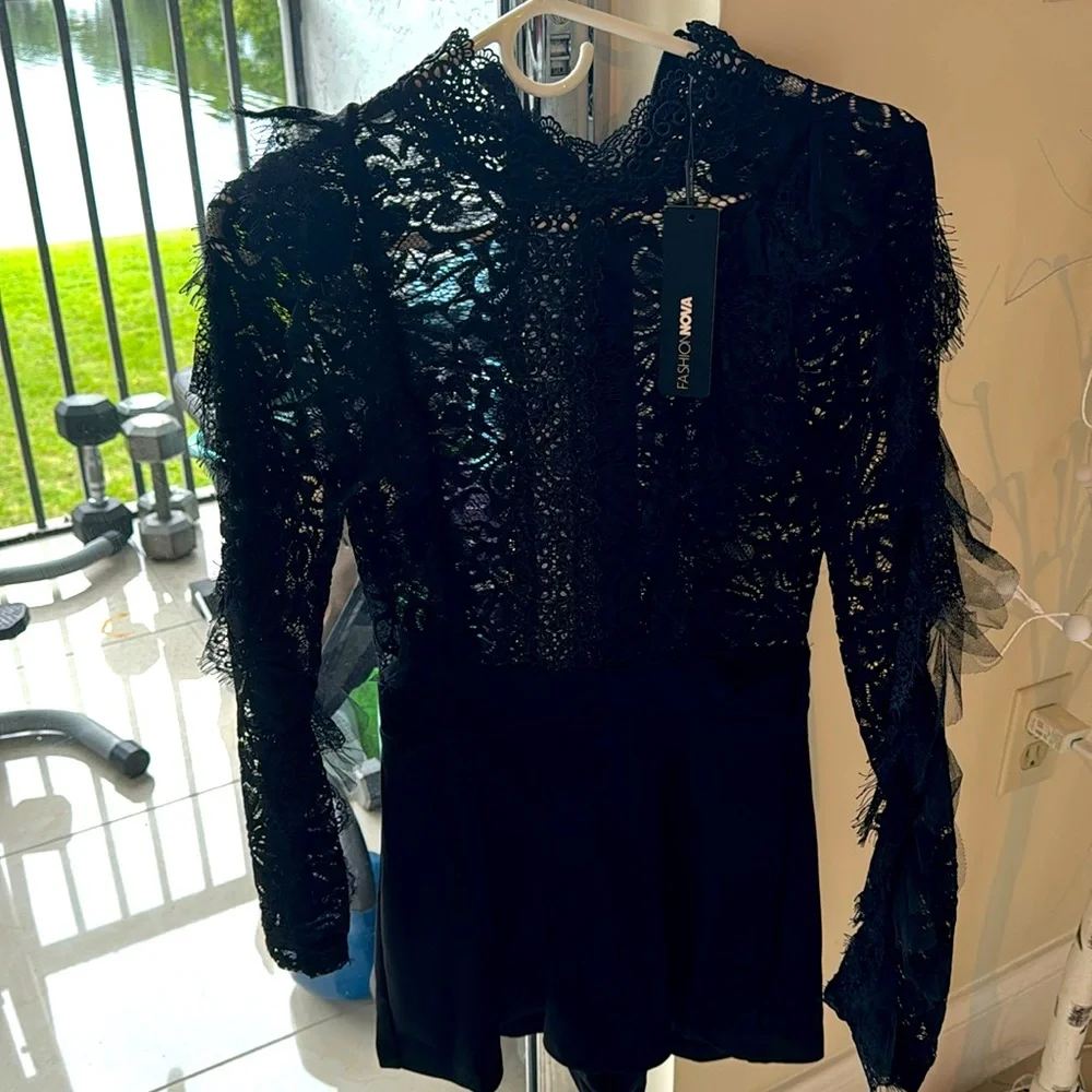 It is a beautiful JUMPSUITS or ROMPERS, perfect for a romantic night, - Picture 1 of 5